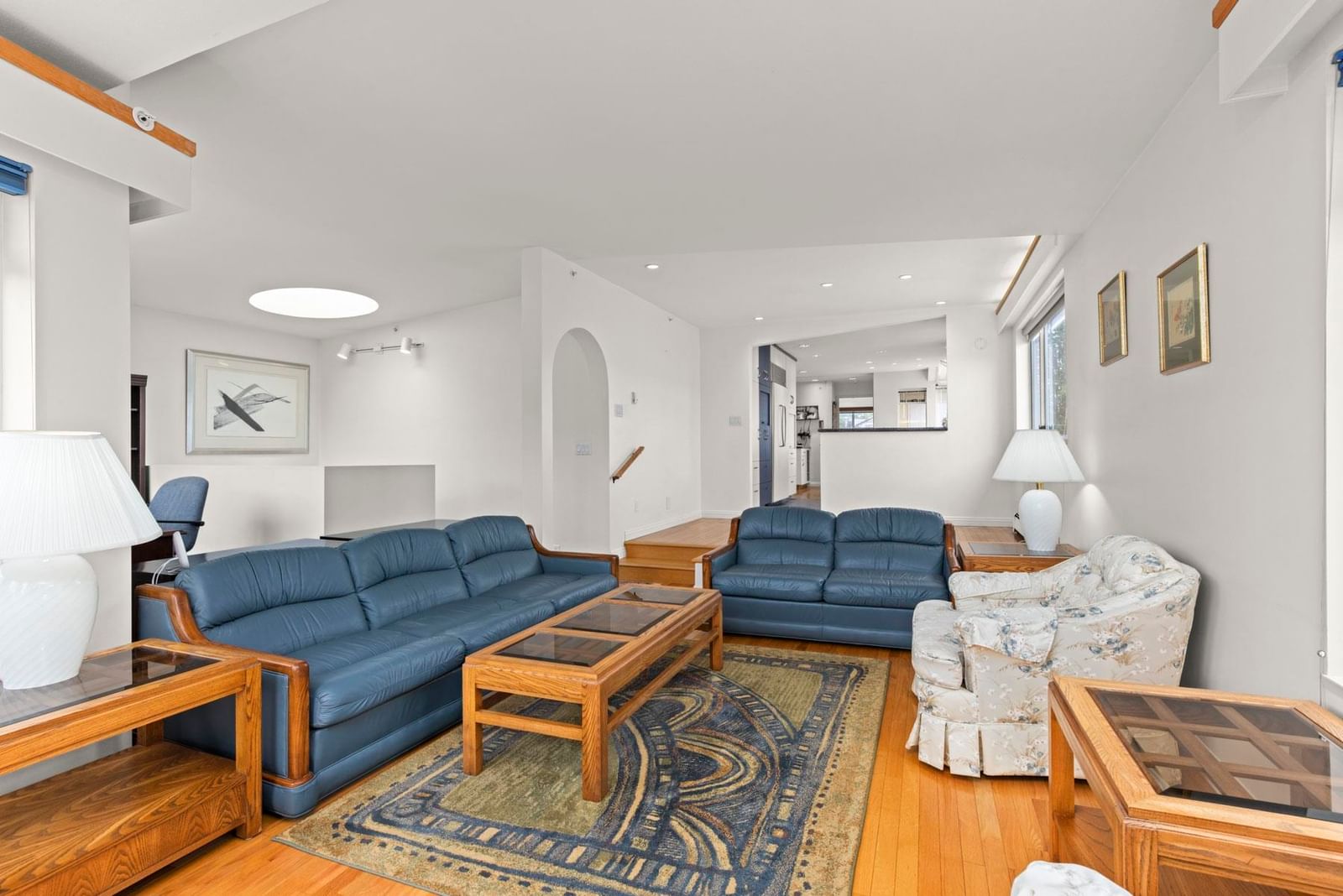 Listing Image 4