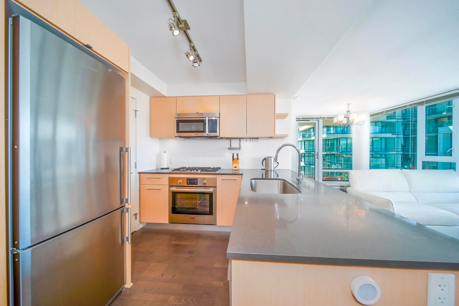 Listing Image 9