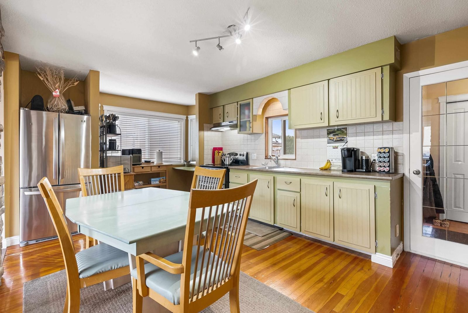 Listing Image 10