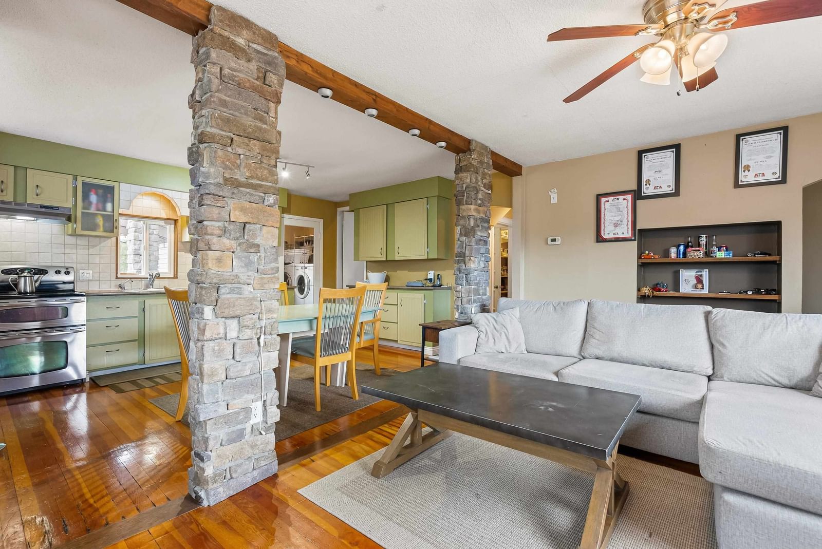 Listing Image 6
