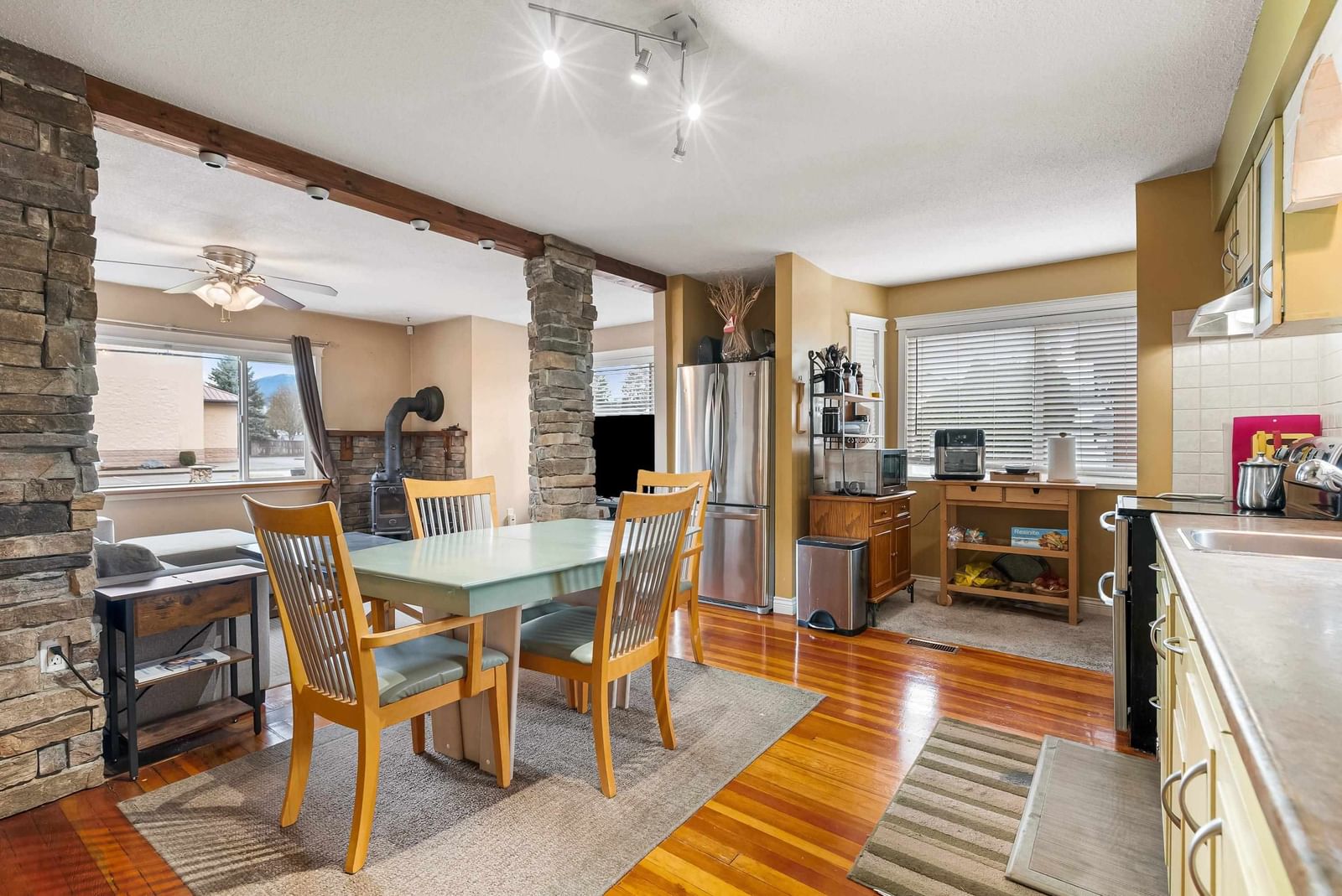 Listing Image 9