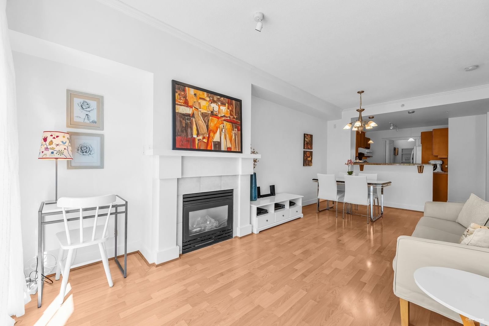 Listing Image 5