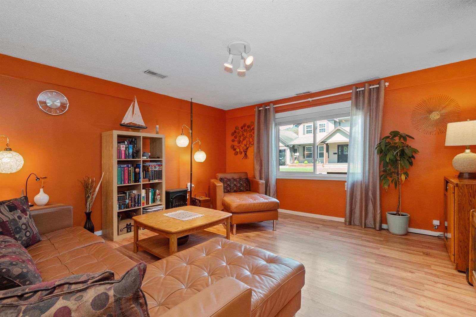Listing Image 16