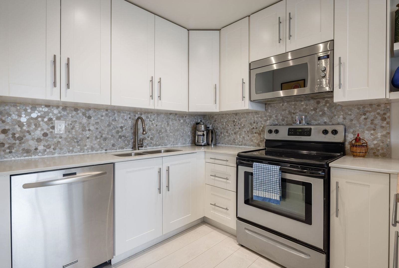 Listing Image 12