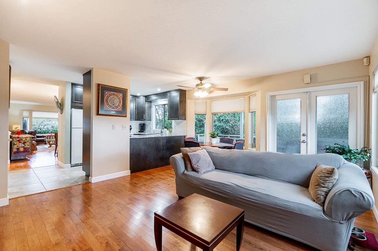 Listing Image 11