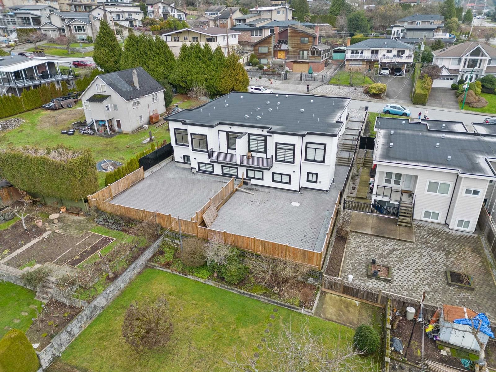 Listing Image 5