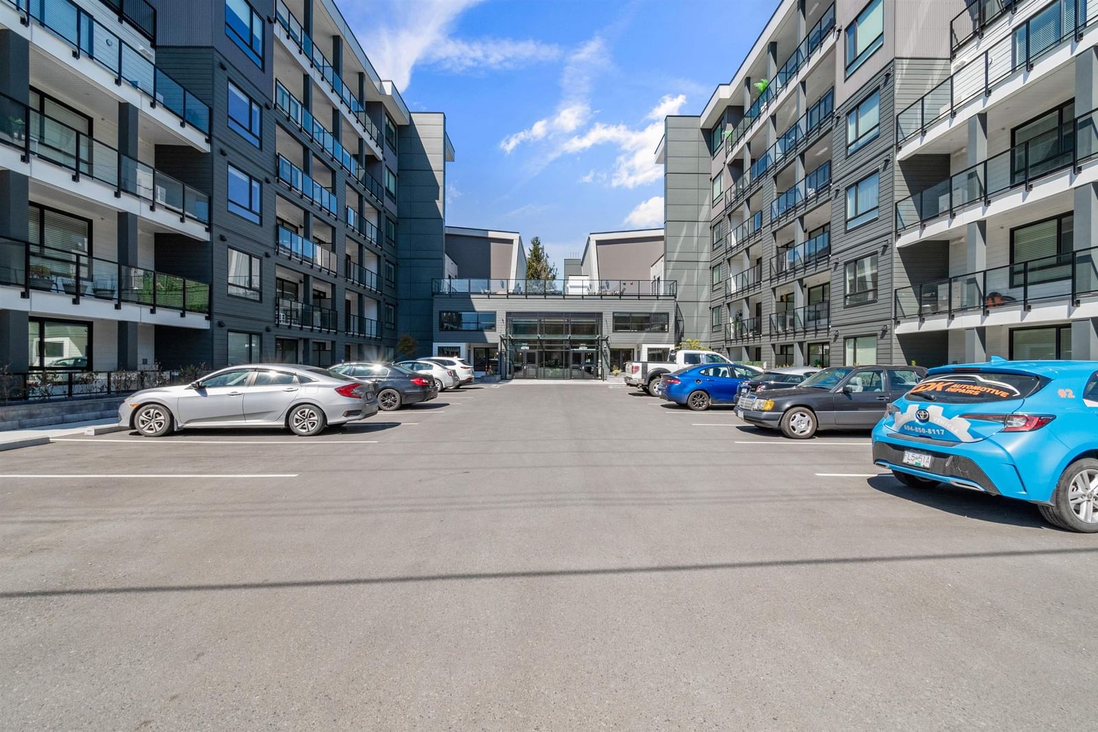 Listing Image 4