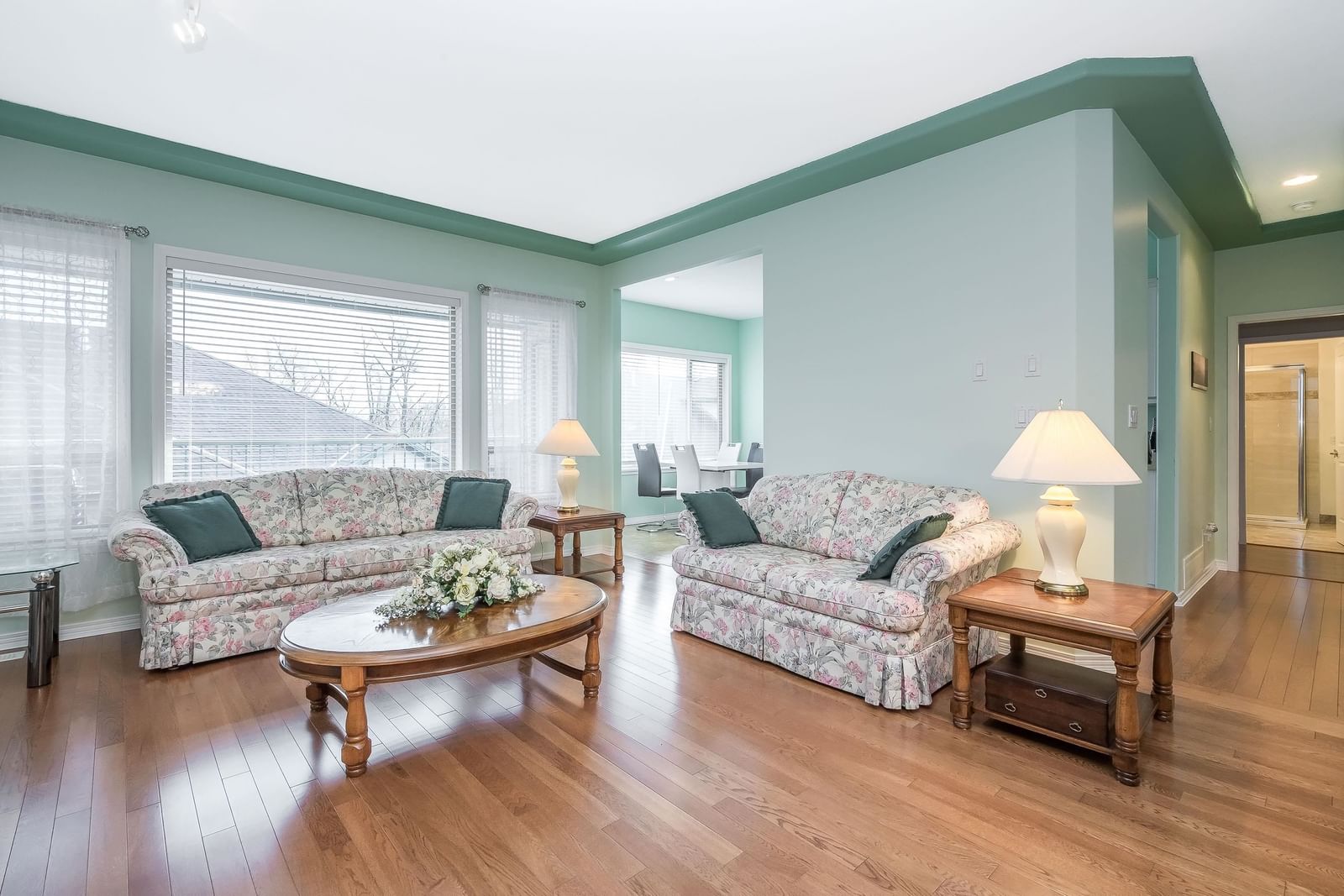 Listing Image 10