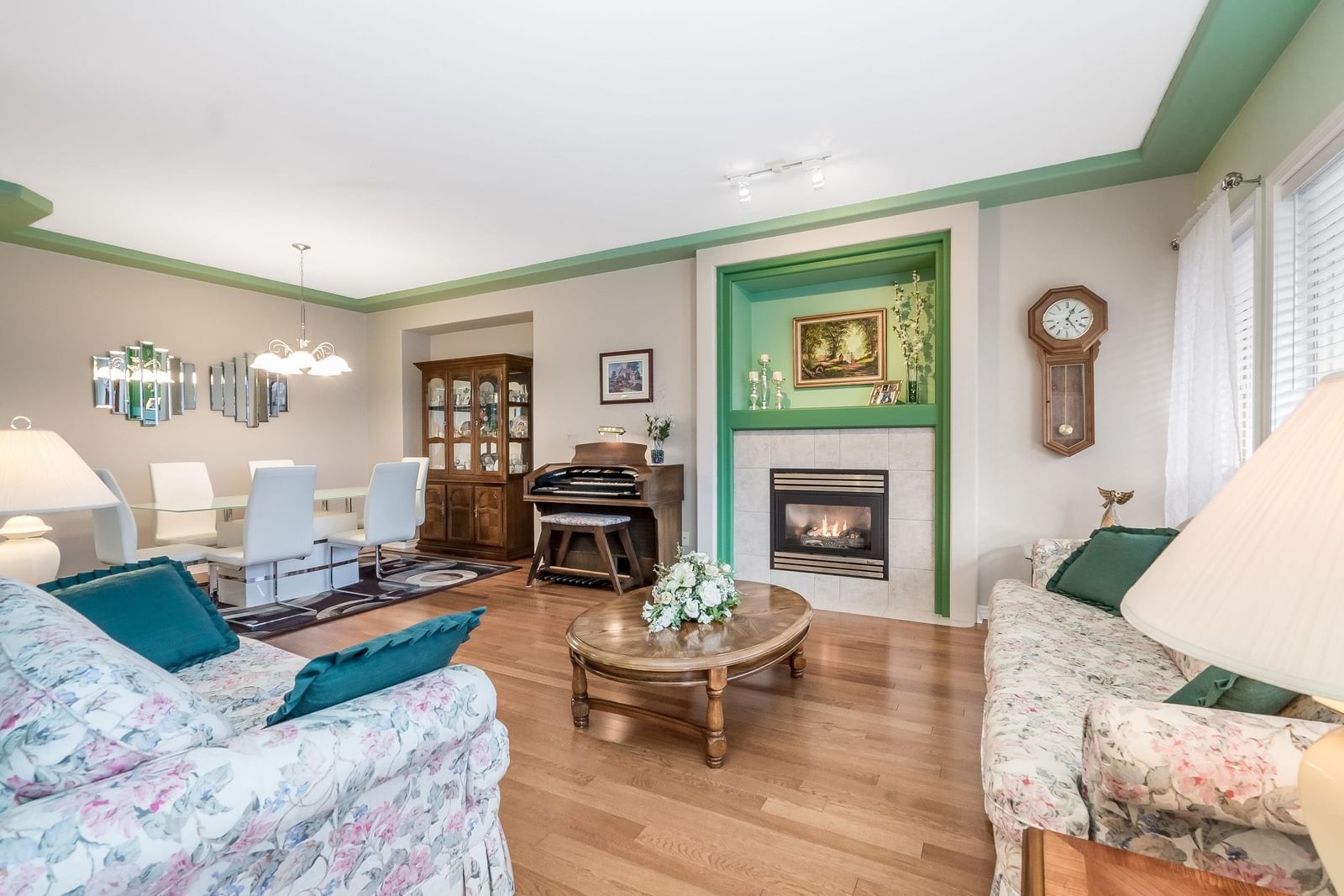 Listing Image 12