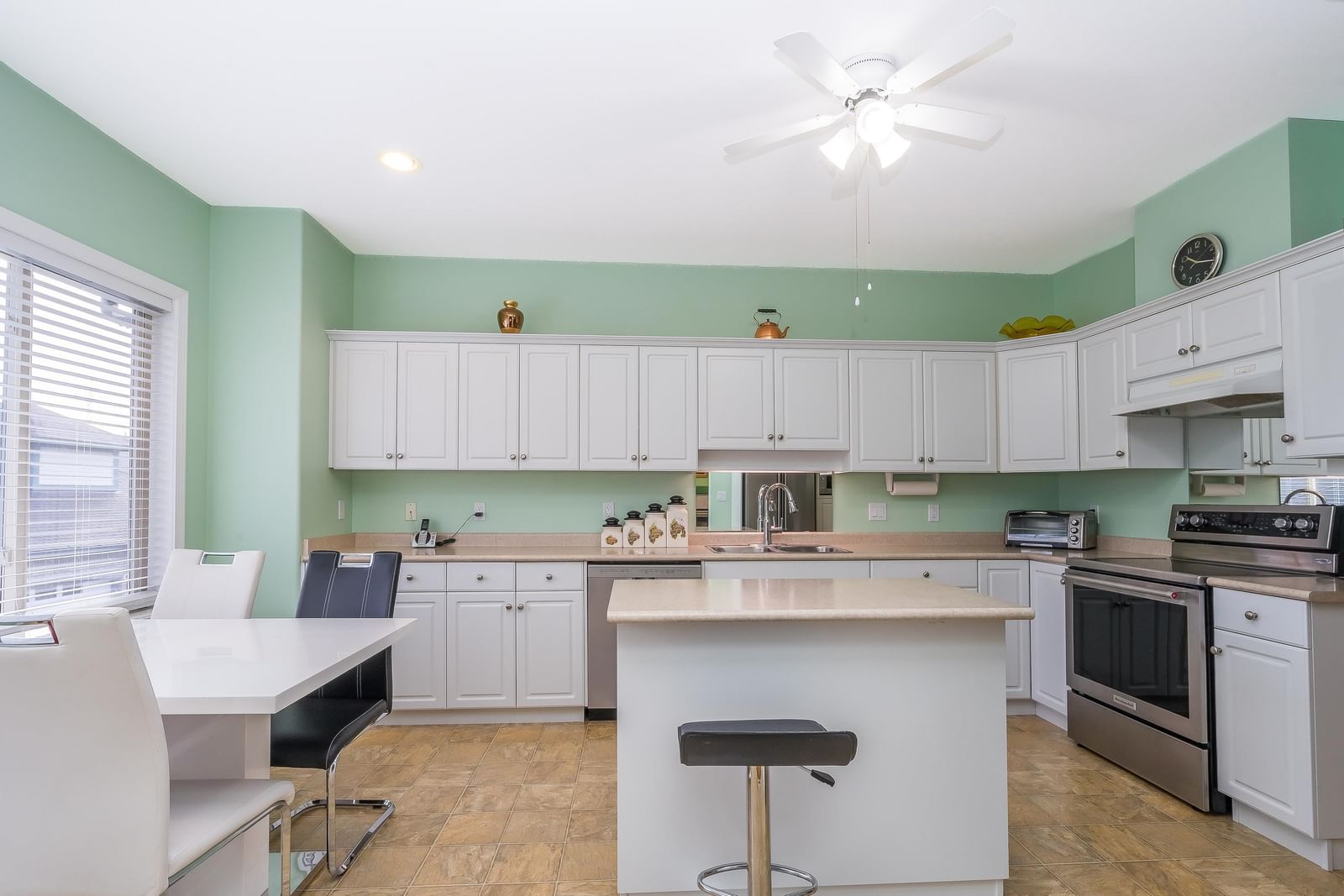 Listing Image 16