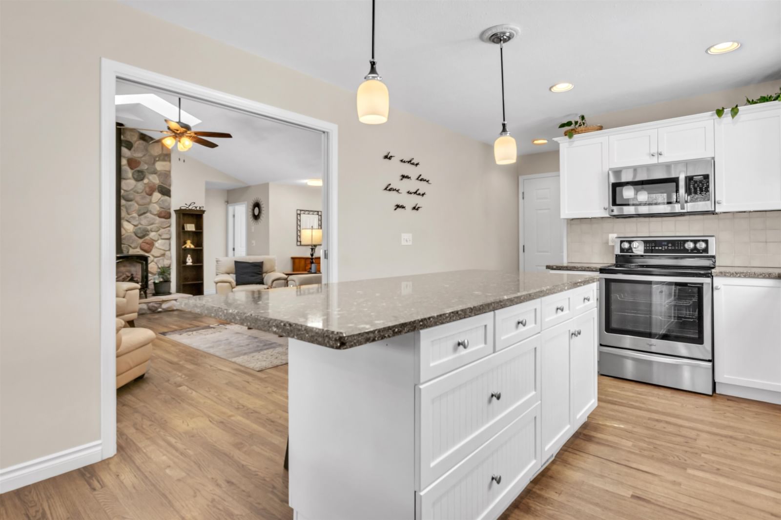 Listing Image 15