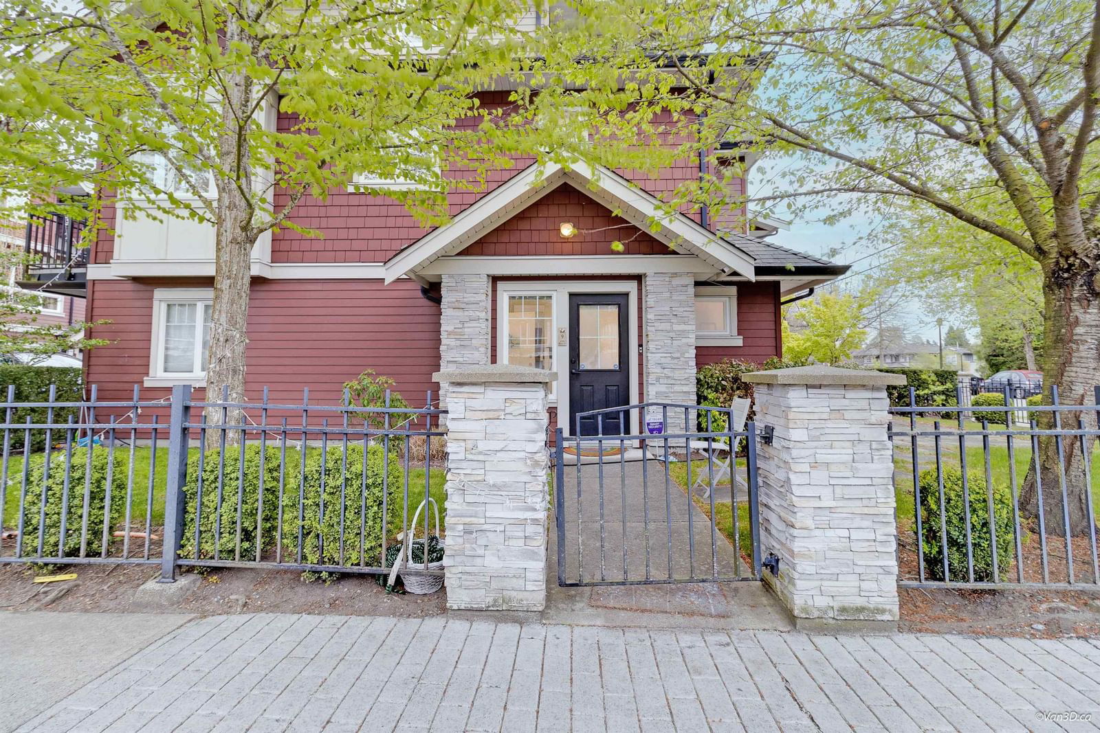 Listing photo 2