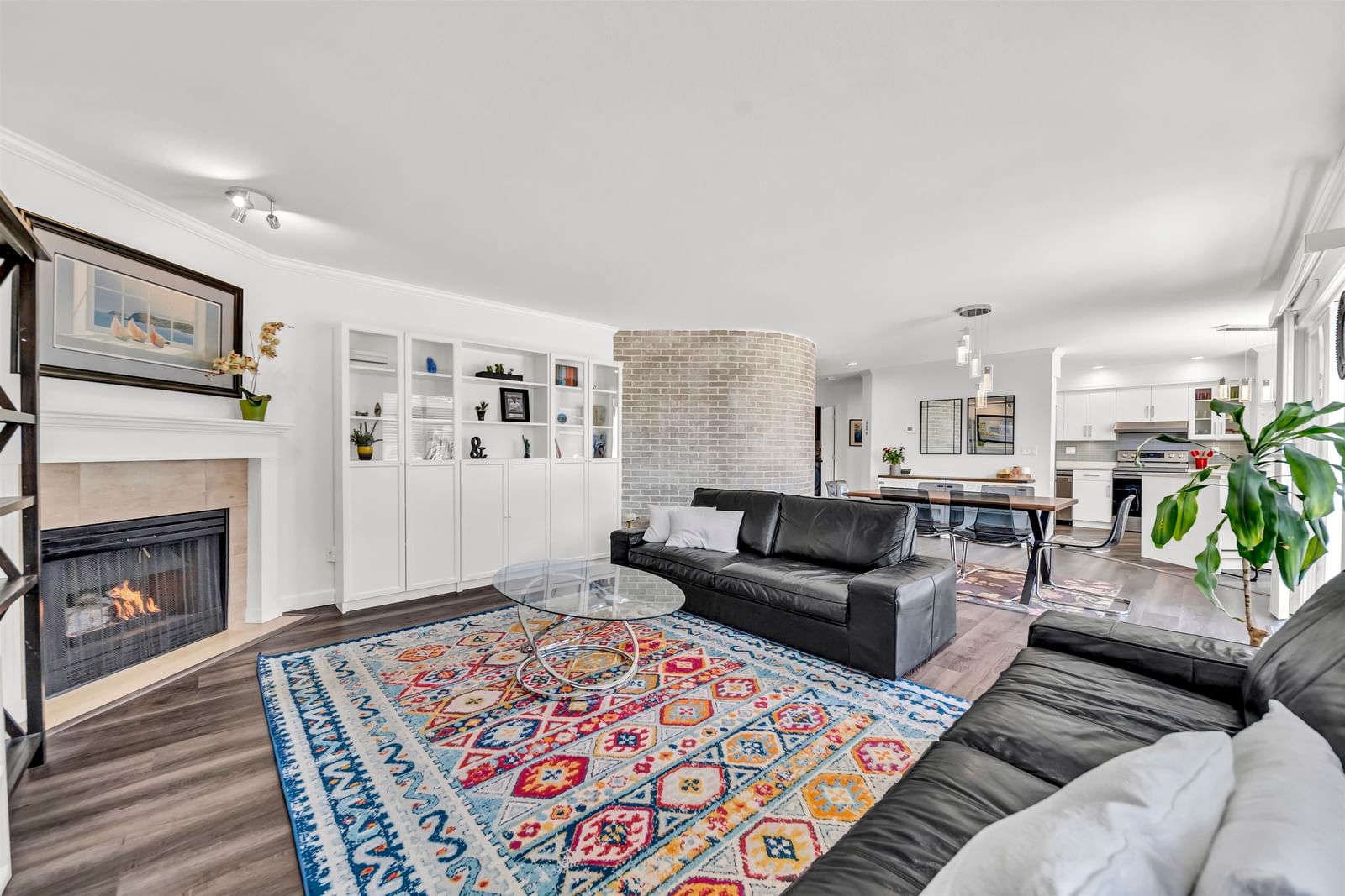 Listing Image 4