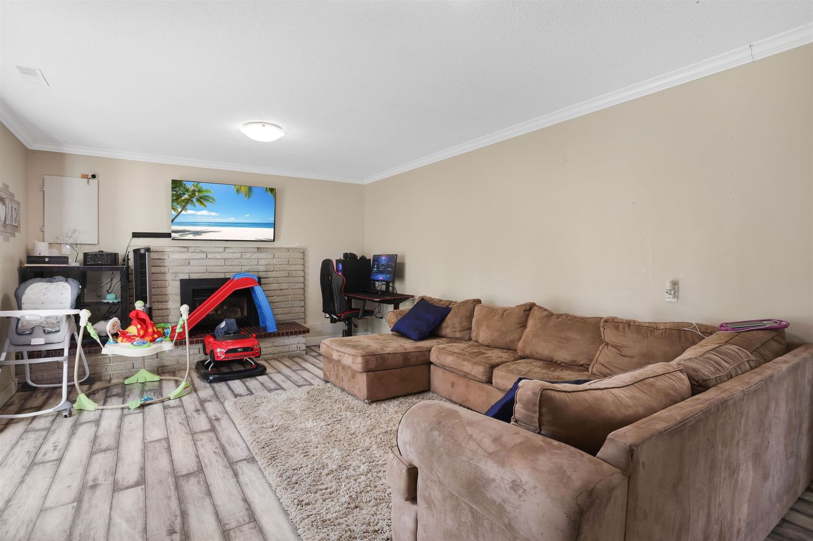Listing Image 16