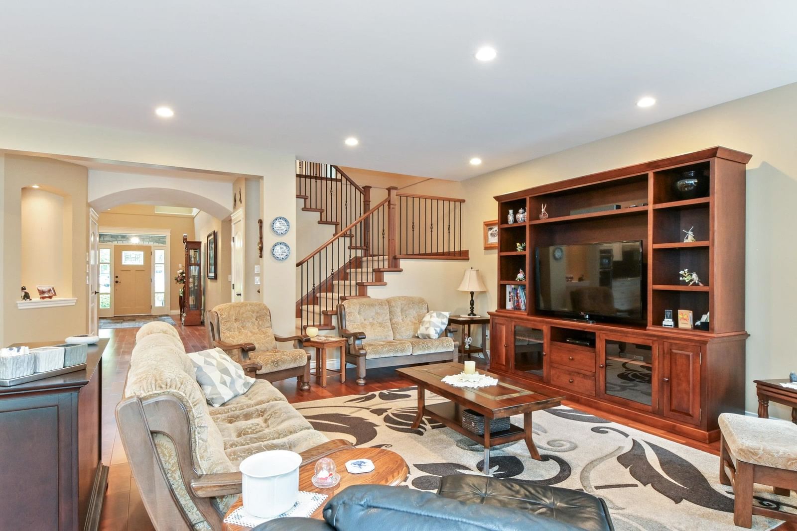 Listing Image 5