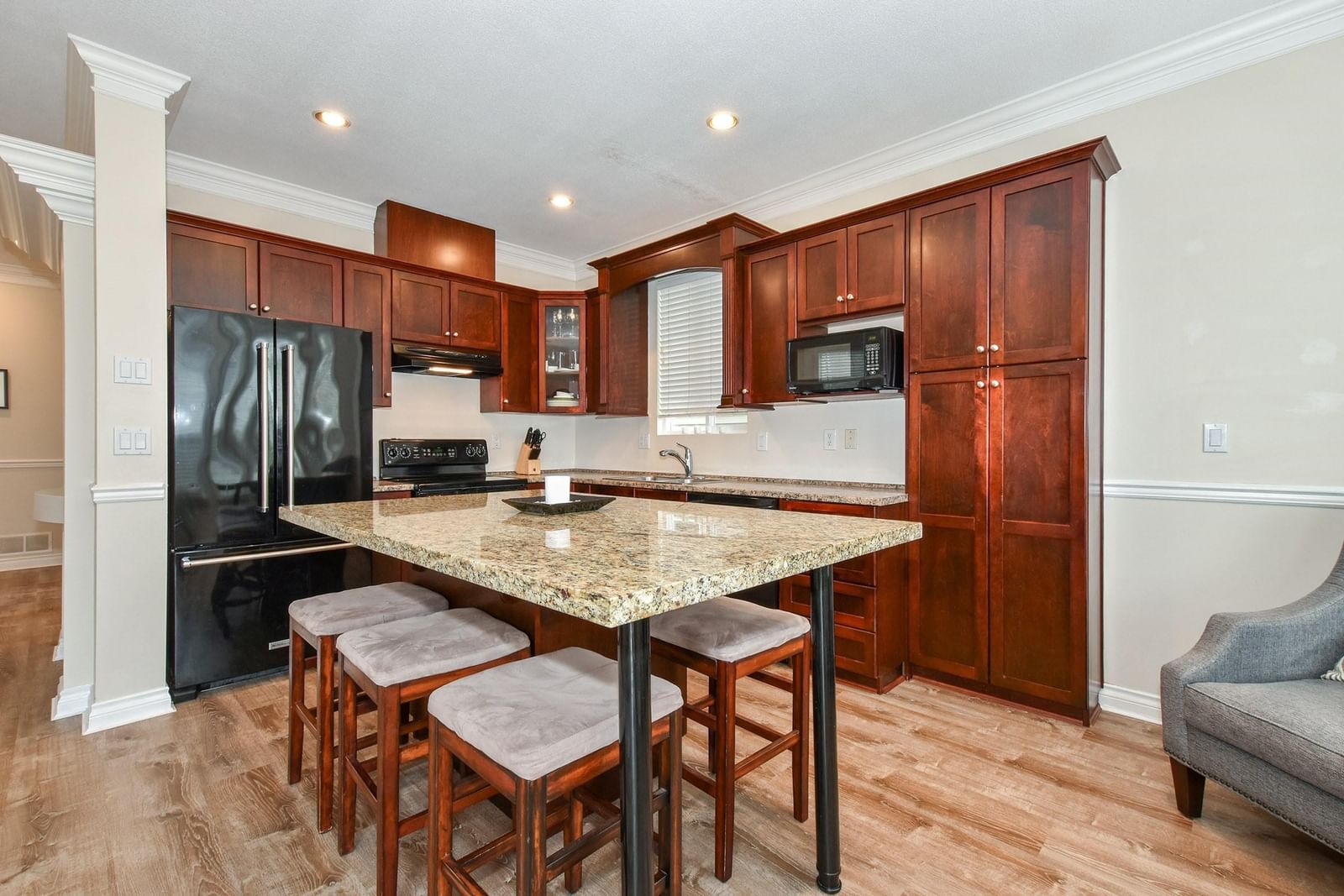 Listing Image 10