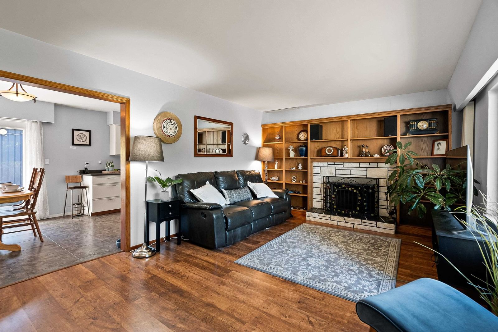 Listing Image 12