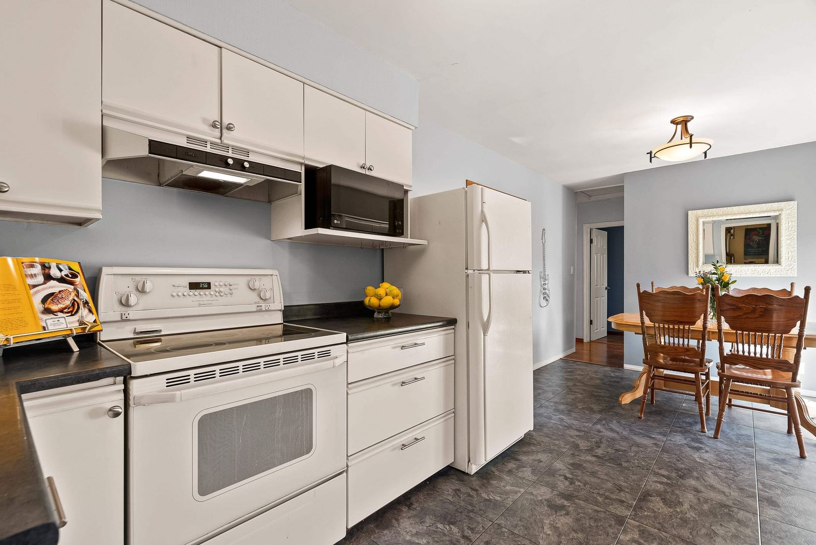 Listing Image 6