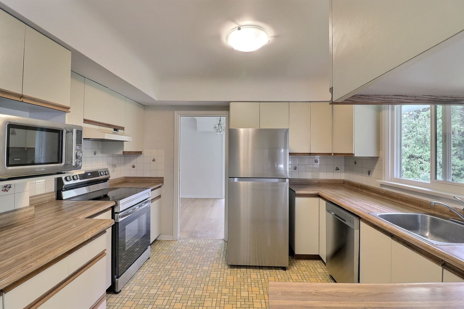 Listing Image 9