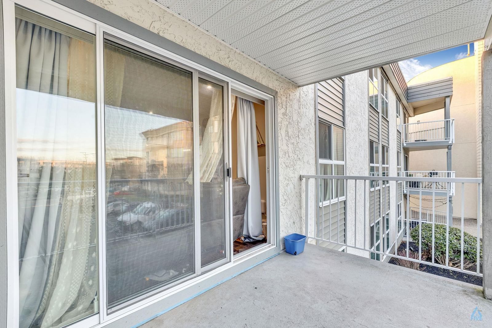 Listing Image 14