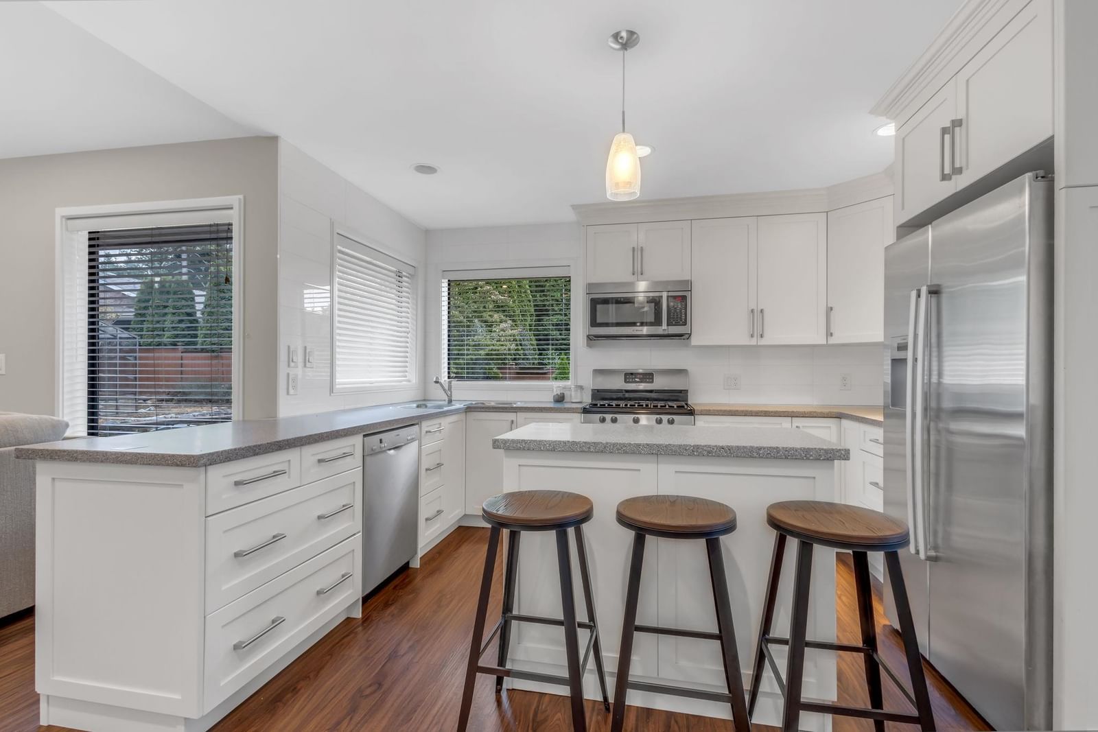 Listing Image 11