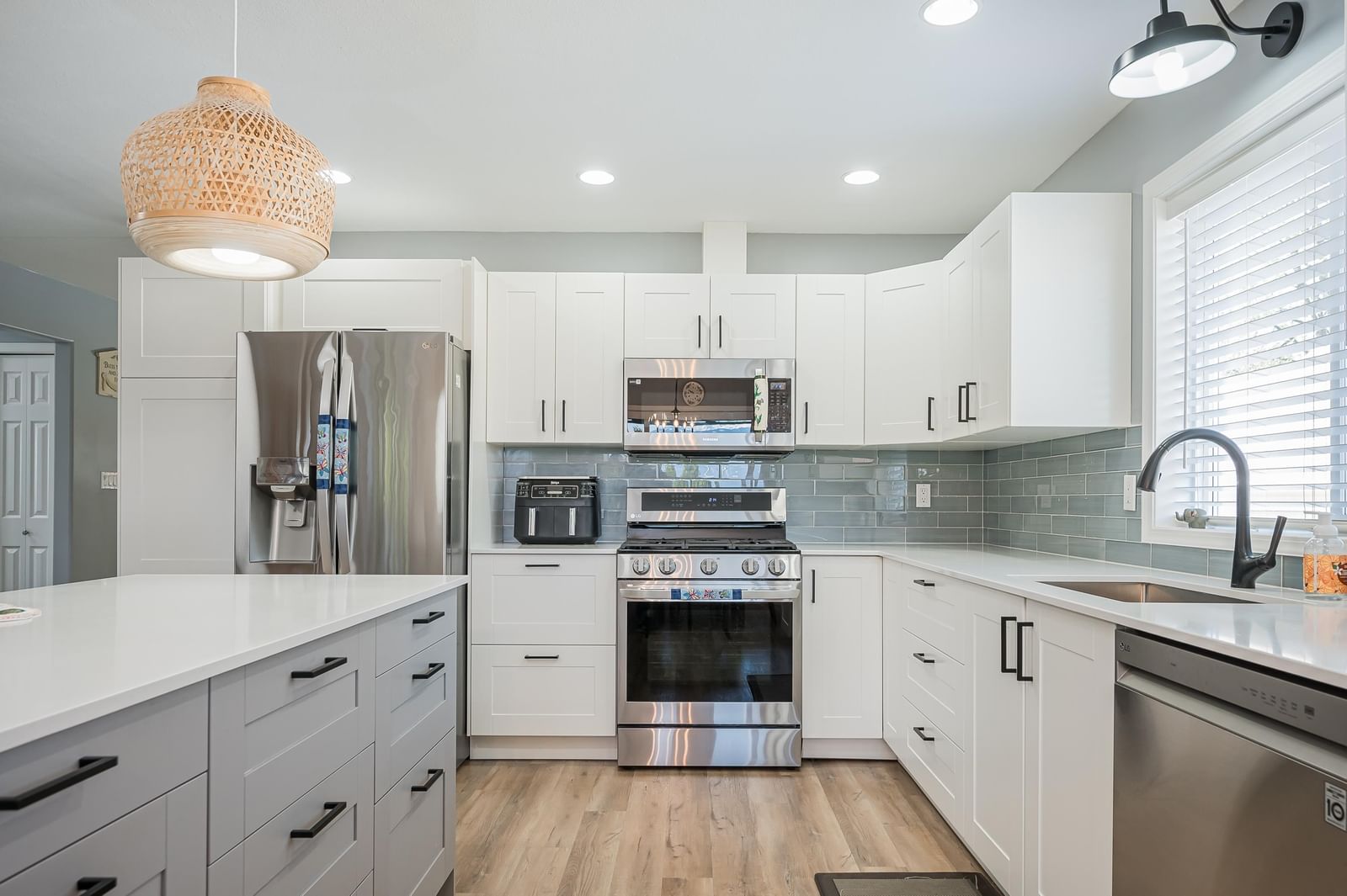 Listing Image 11