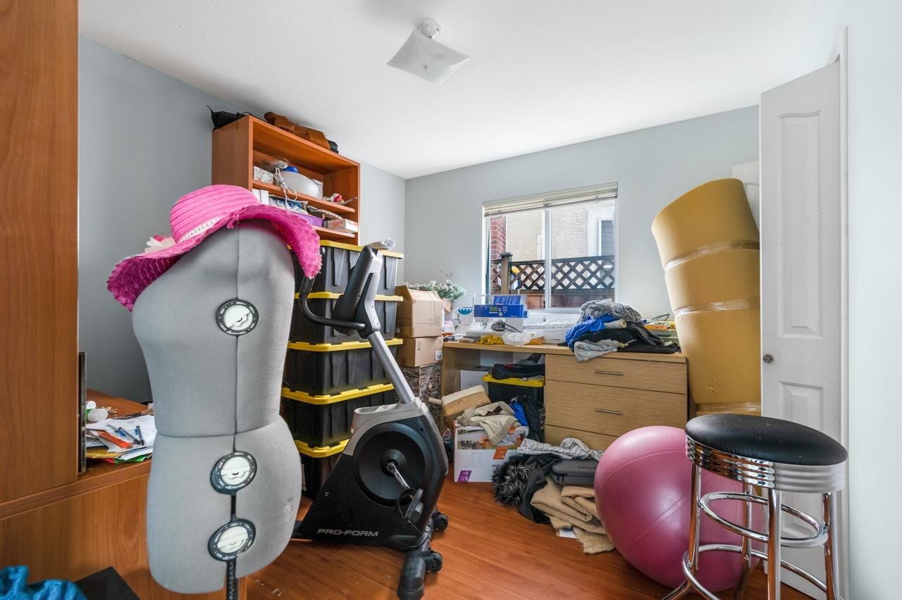 Listing Image 11