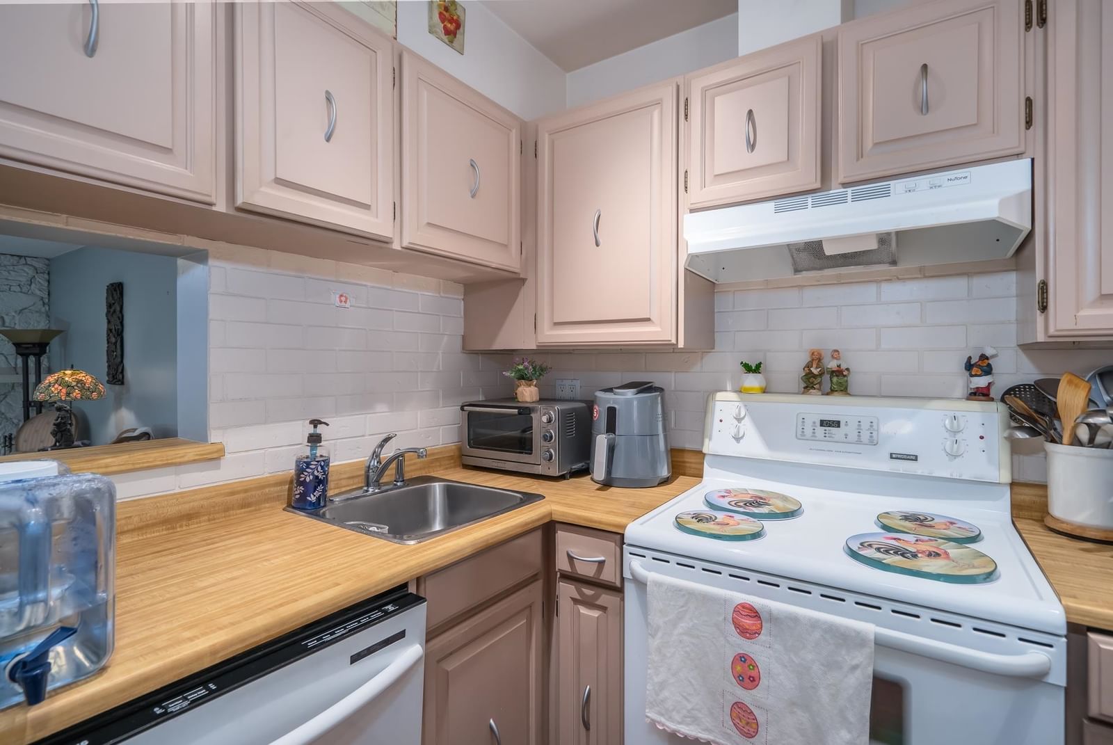 Listing Image 12