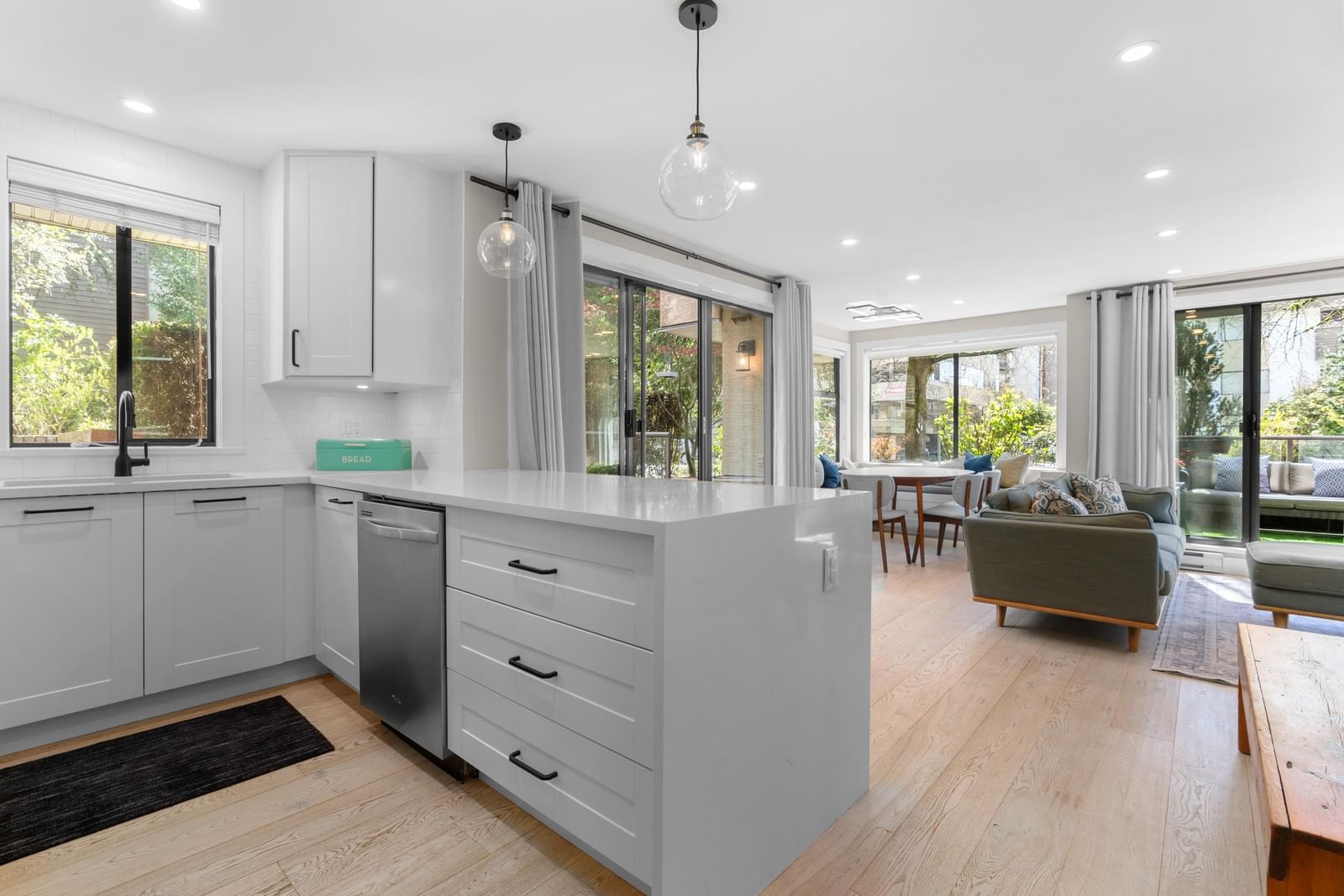 Listing Image 11