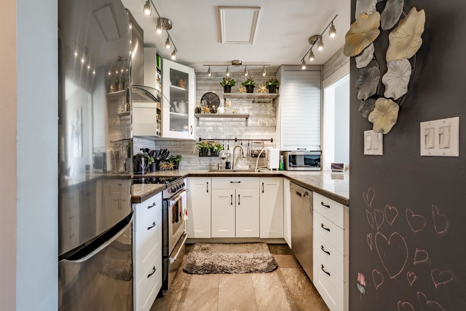 Listing Image 14