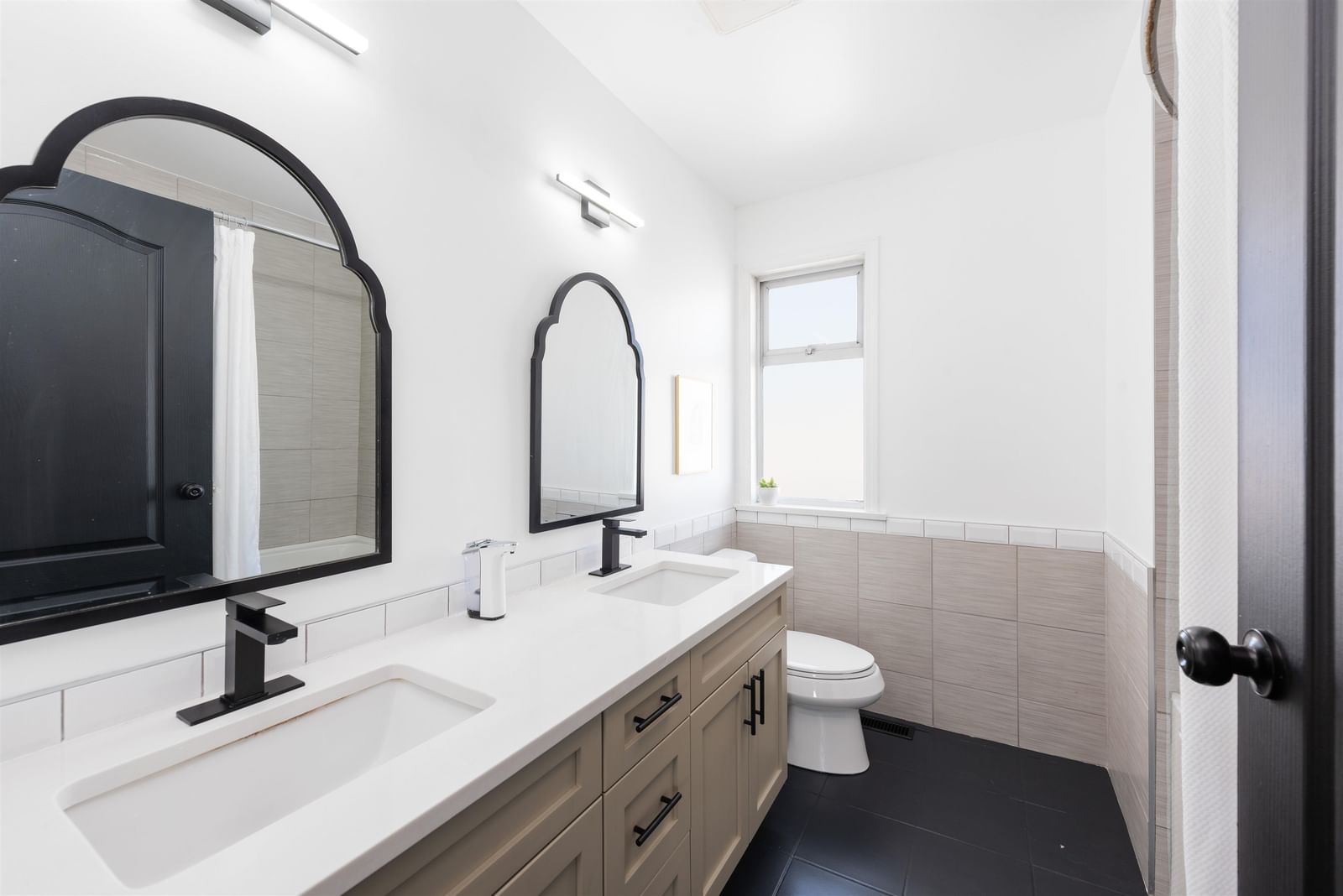 Listing Image 27