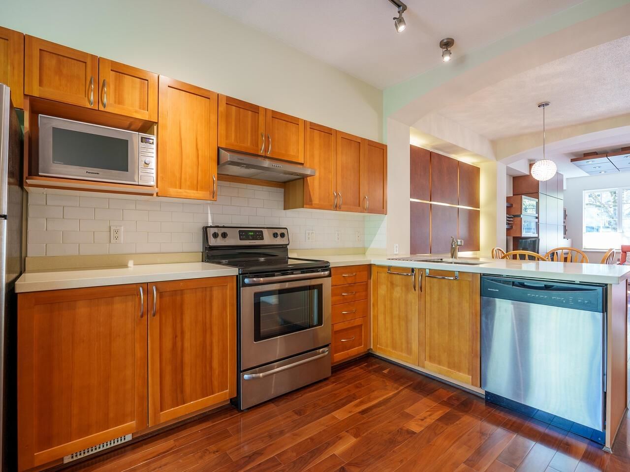 Listing Image 9