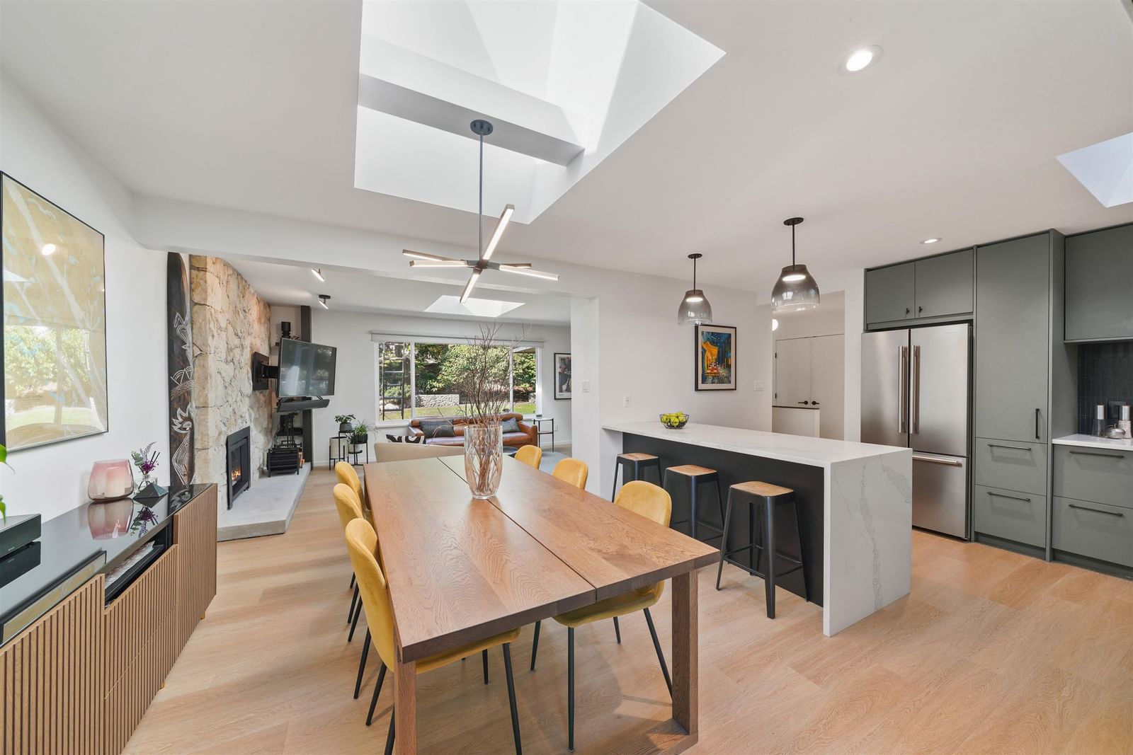 Listing Image 12