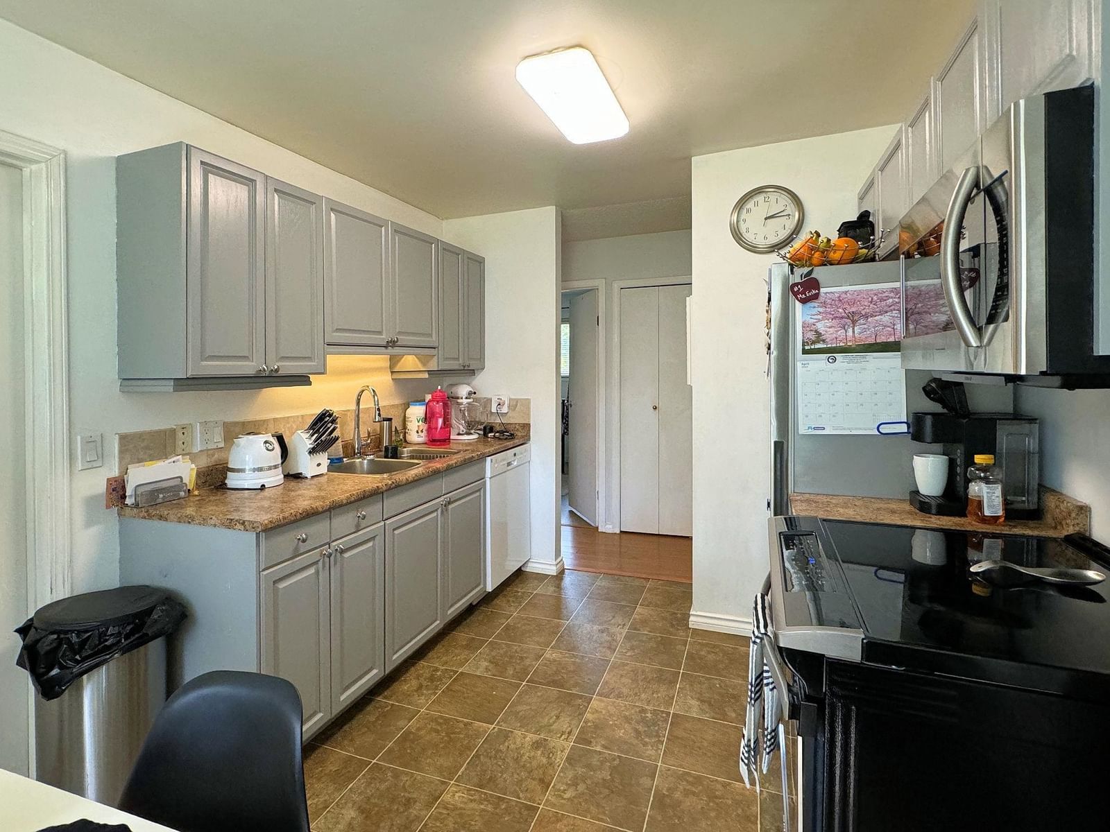 Listing Image 5