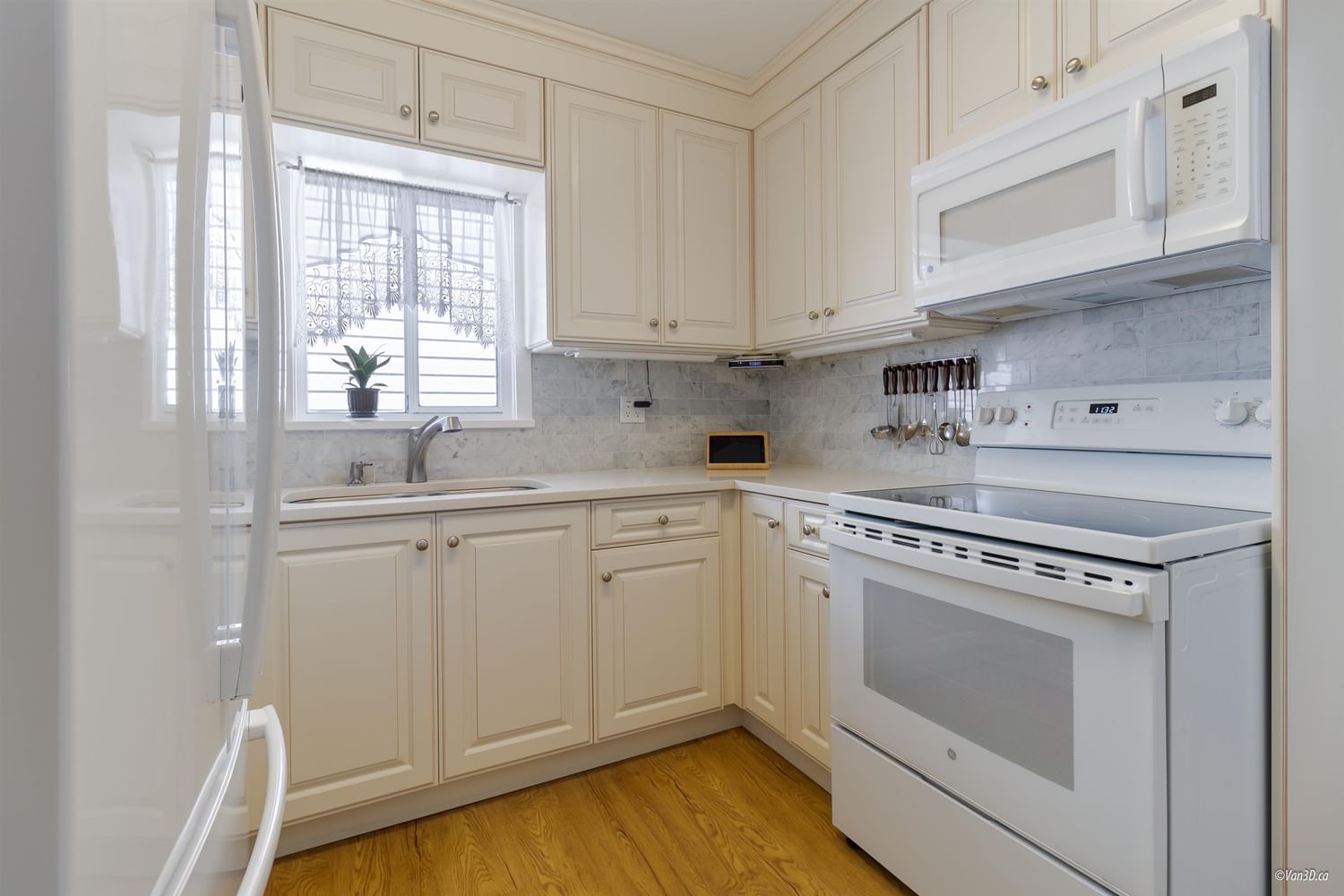 Listing Image 14