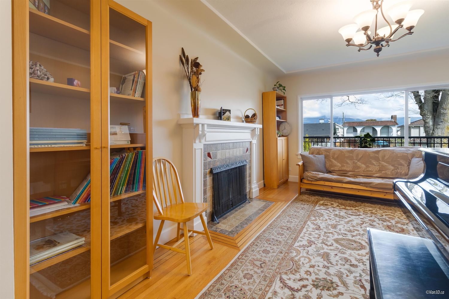 Listing Image 4