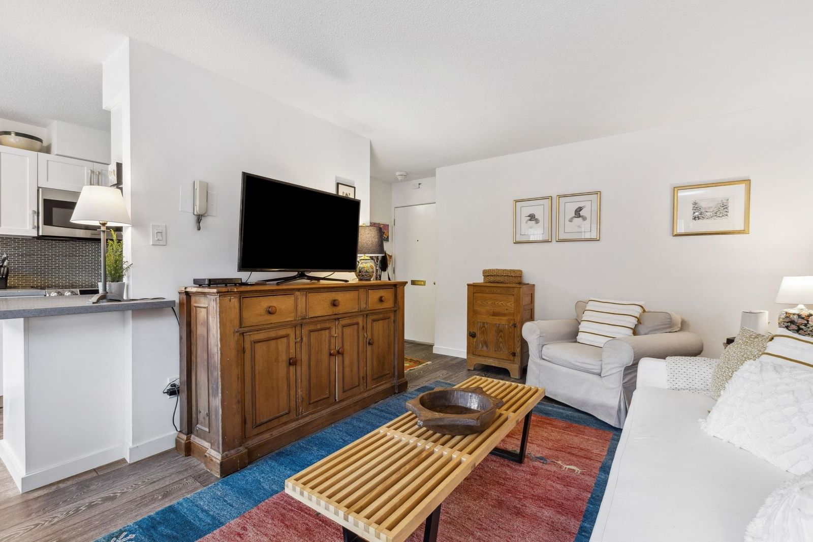 Listing Image 5
