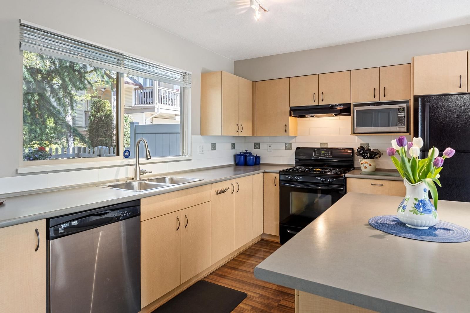 Listing Image 15