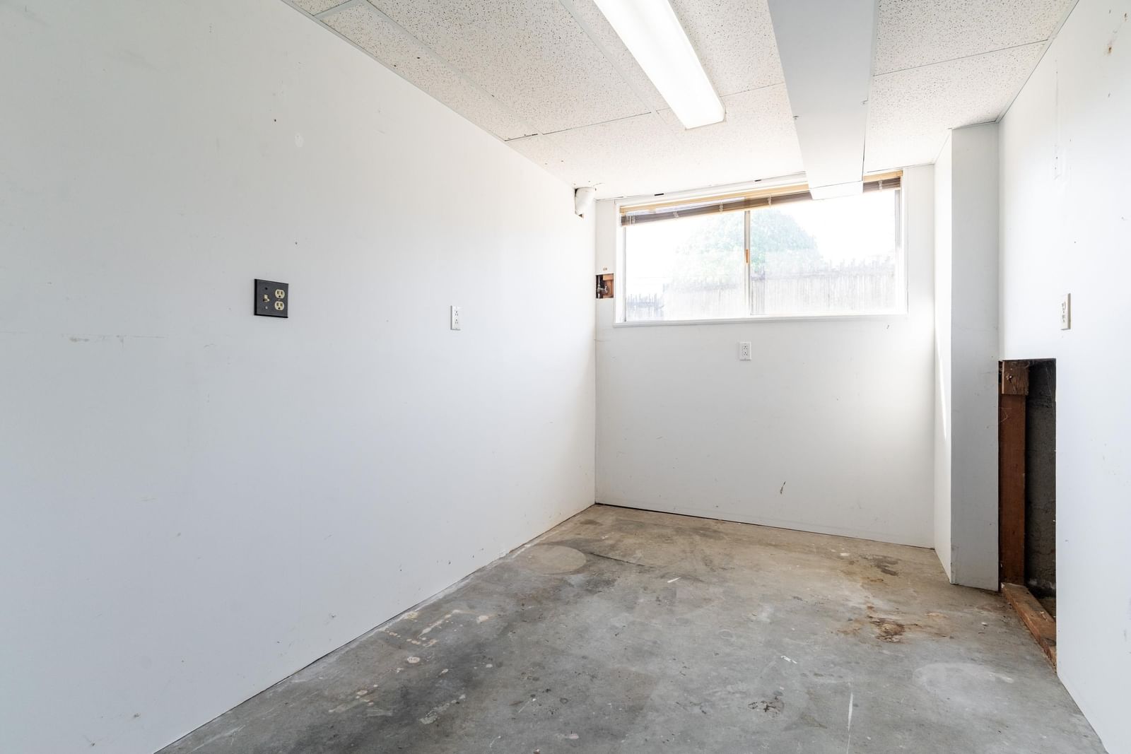 Listing Image 24