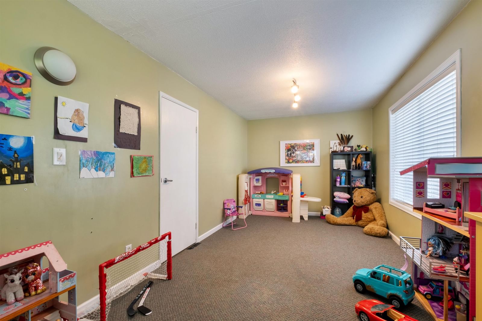 Listing Image 17