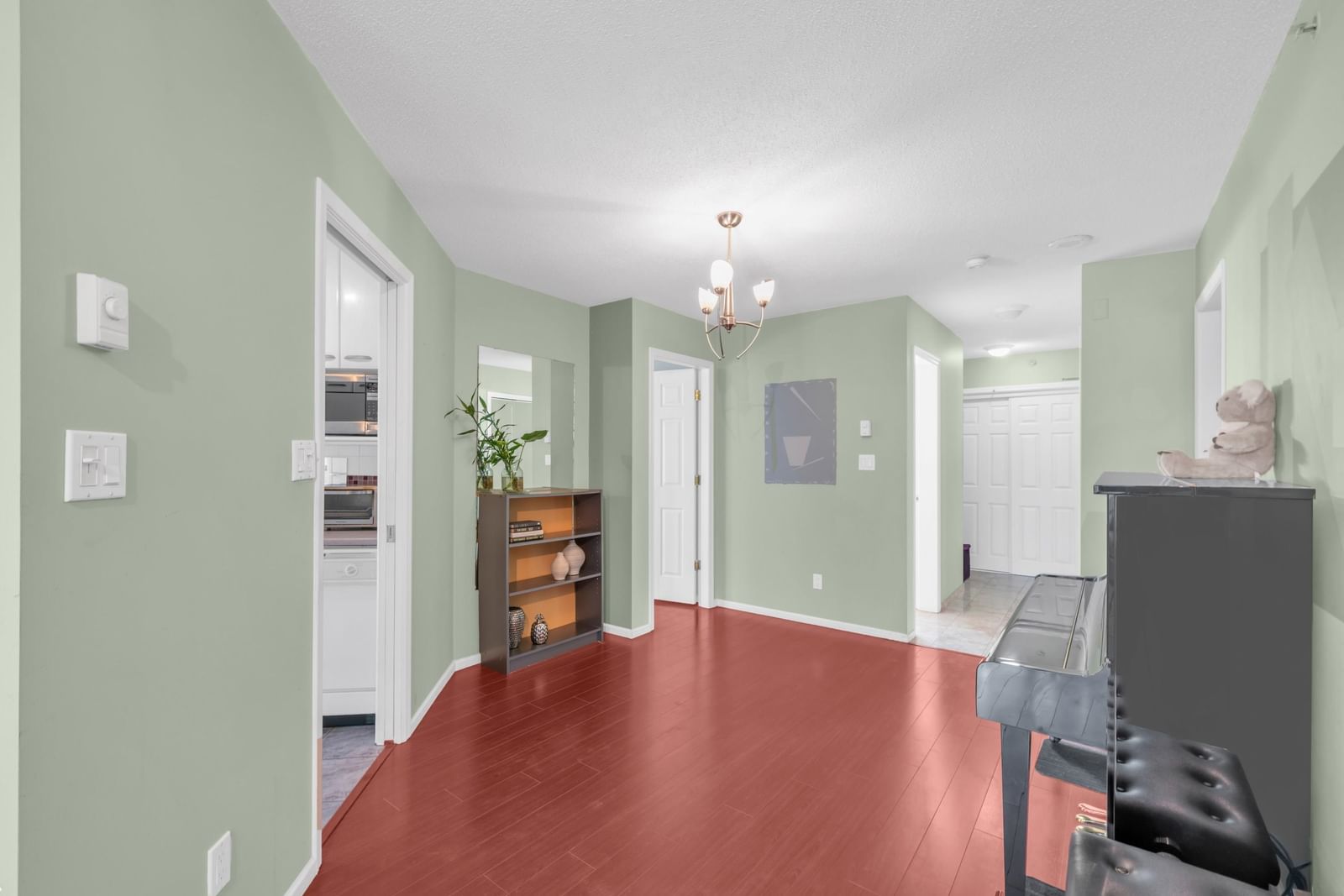 Listing Image 8