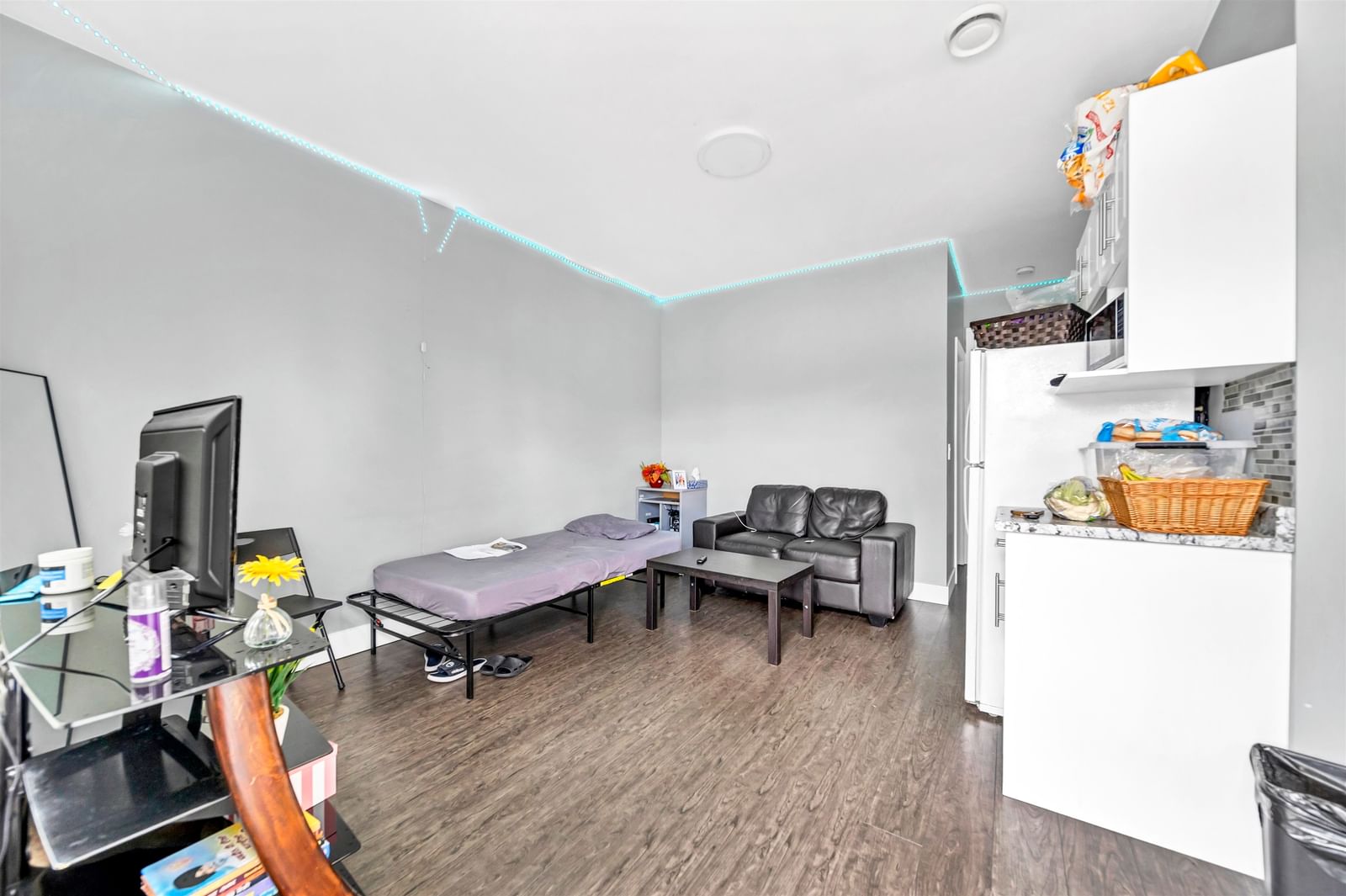 Listing Image 22