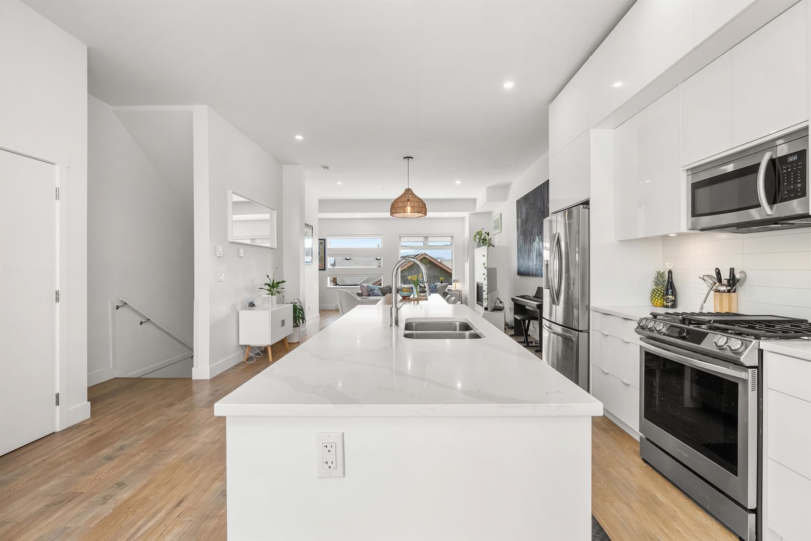 Listing Image 19