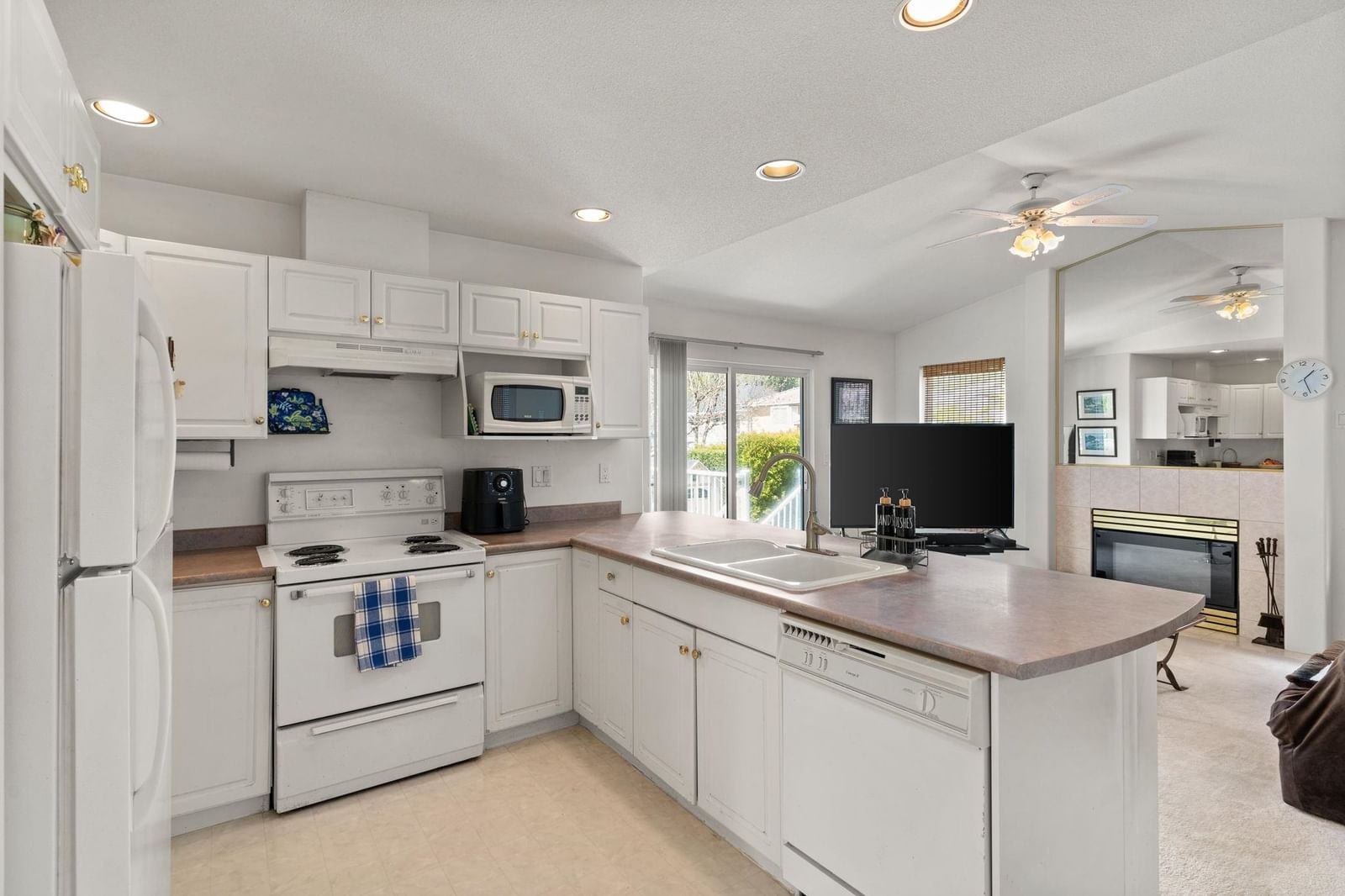Listing Image 8