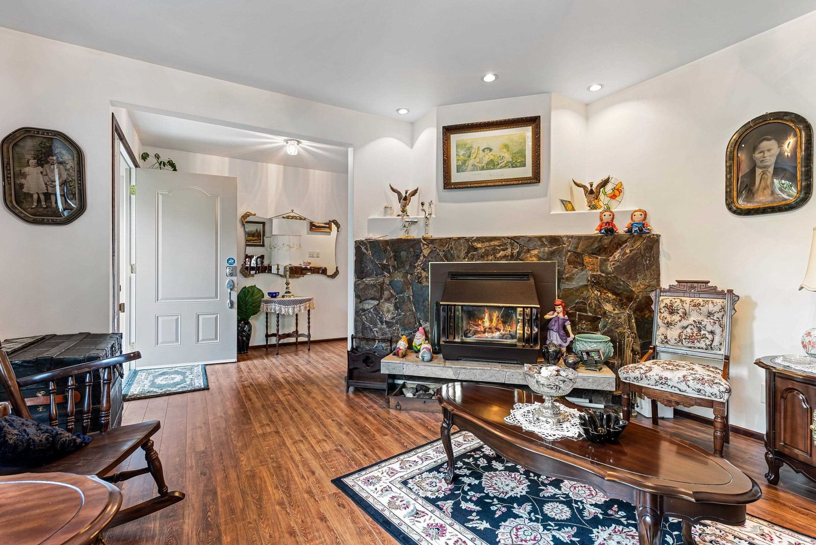 Listing Image 12