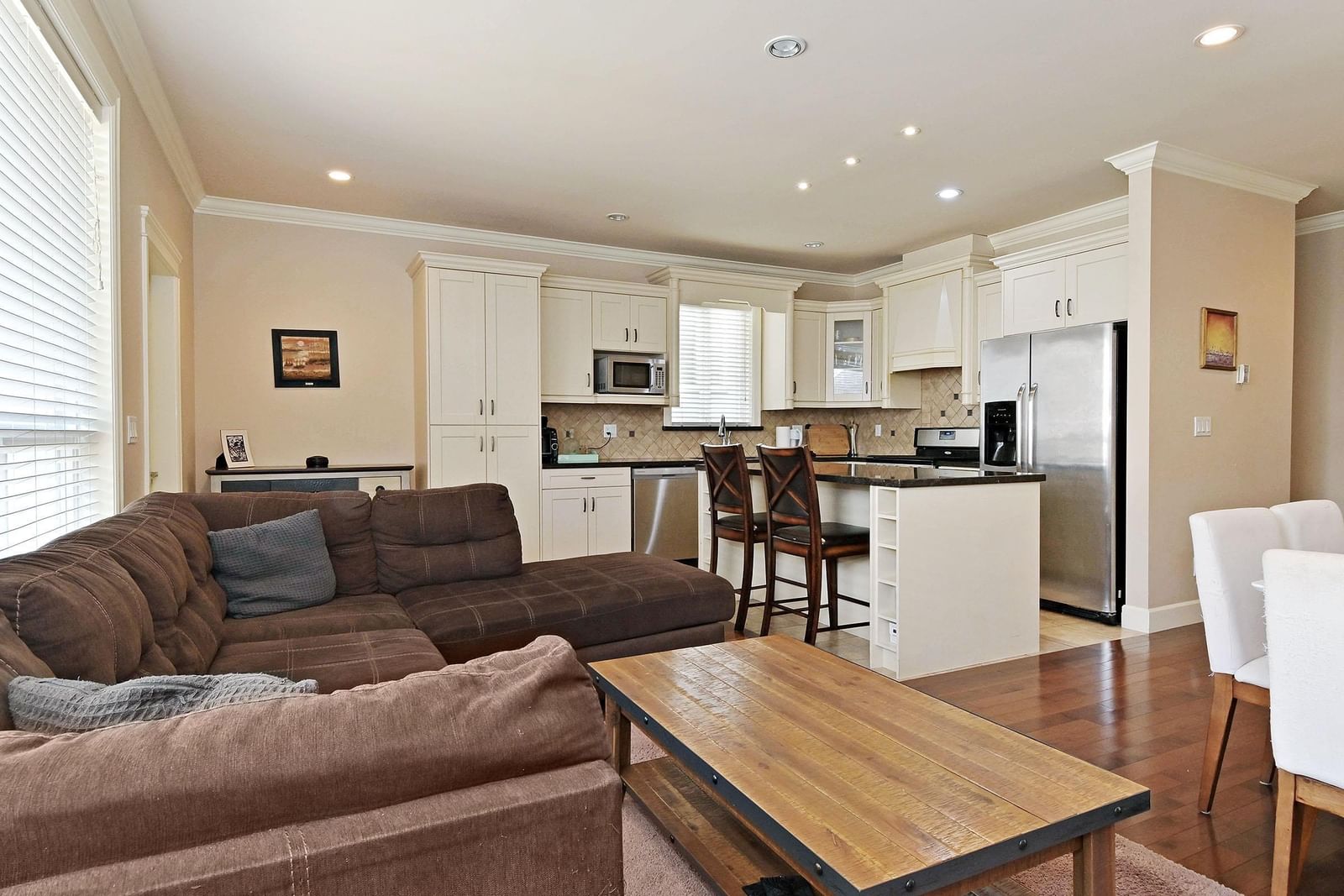 Listing Image 5