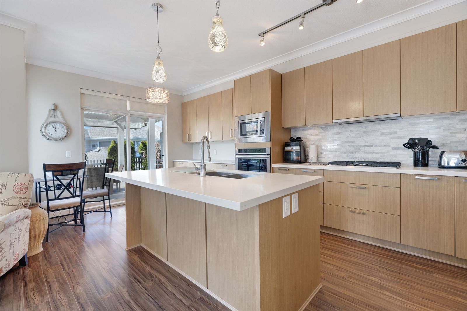Listing Image 11