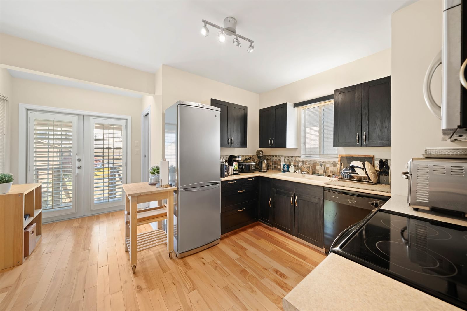 Listing Image 10