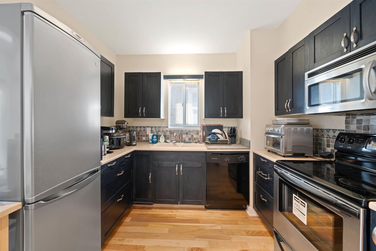 Listing Image 12