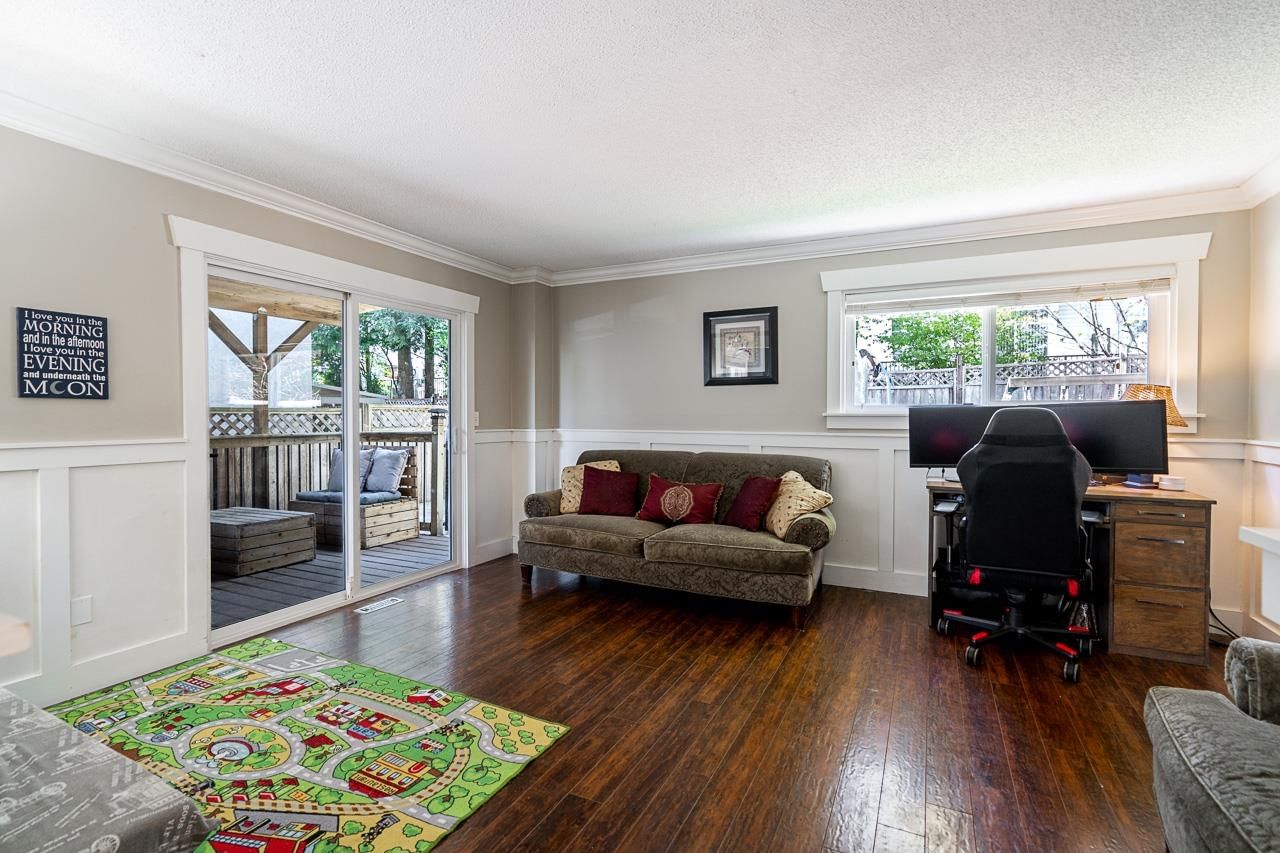 Listing Image 8